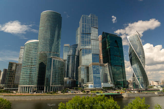 Москва-Сити, вид с противоположного берега реки