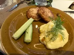 Котлеты из курицы с пюре в ресторане «Ткемали» в Москве
