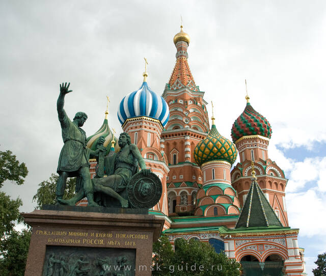 Что посмотреть в Москве: собор Василия Блаженного и памятник Минину и Пожарскому