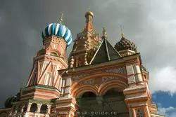 Собор Василия Блаженного, крыльцо и купола